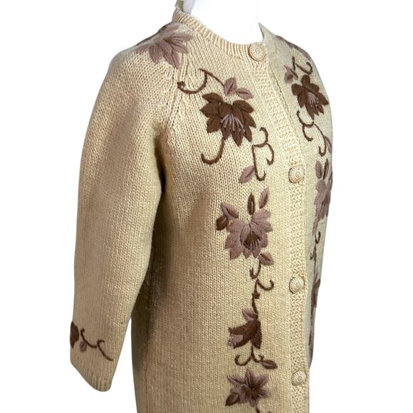 SOLD SOLD 1960s Wool Embroidered Long Cardigan Sweater Granny Boho Cottage SM - Picture 3 of 15